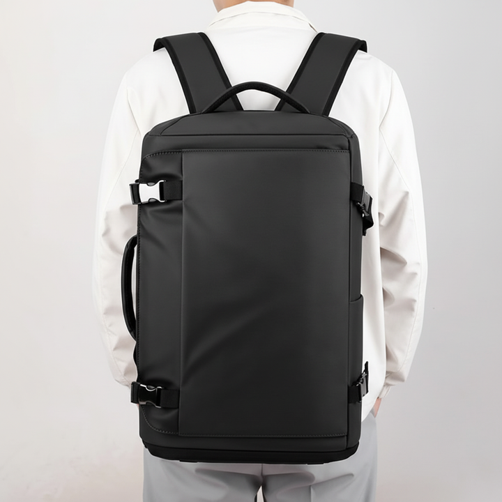 Bekväm och vattentålig HydroPack ryggsäck för trygg pendling. Håll din laptop och utrustning torr och säker.