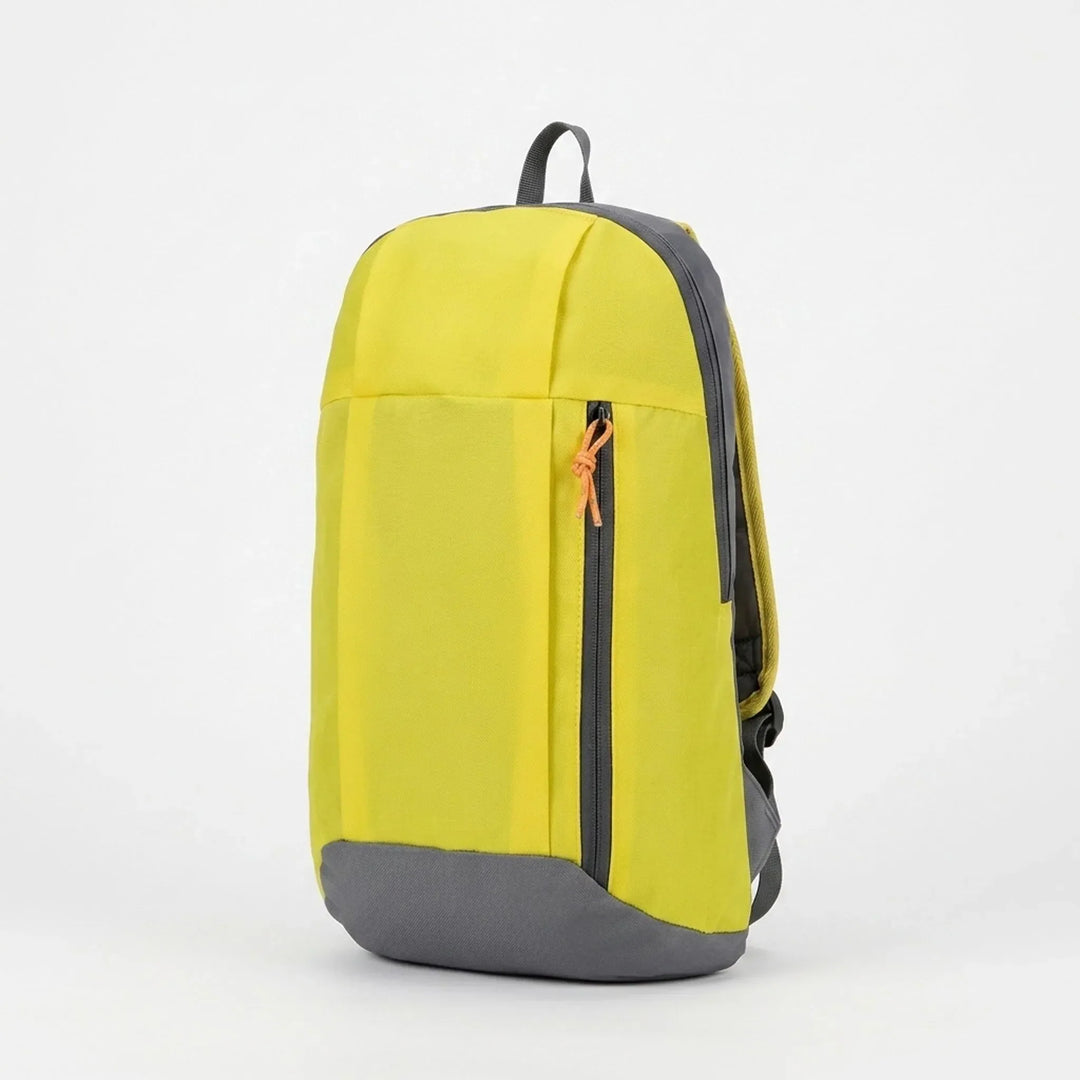 Lätt och kompakt sportryggsäck i oxfordmaterial, idealisk för vandring och aktiva dagar, unisex.