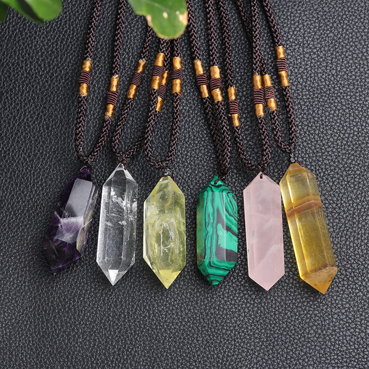 Halsband med naturlig tigeröga, hexagondesign, för att förstärka personlig kraft.
