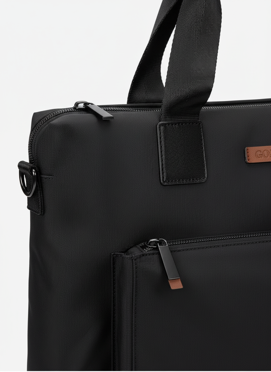 Svart rymlig laptopväska, unisex design, för datorer upp till 15,6 tum. Perfekt som arbets- & resväska.