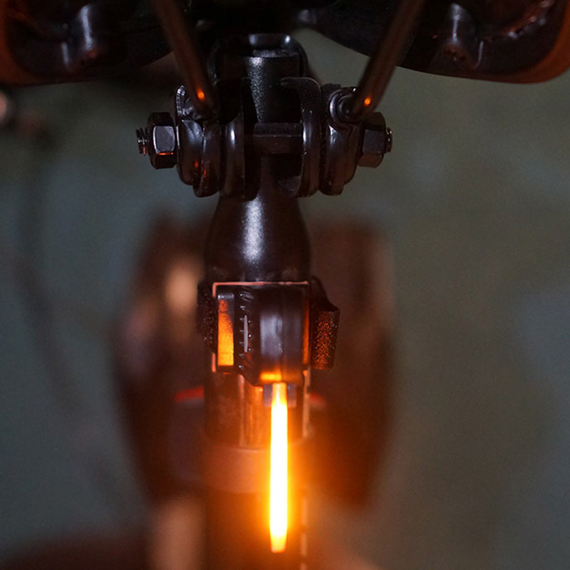 "Unisex LED-baklykta för cykel, elegant design, hög synlighet, flera färger, lång batteritid, perfekt för dag och natt"