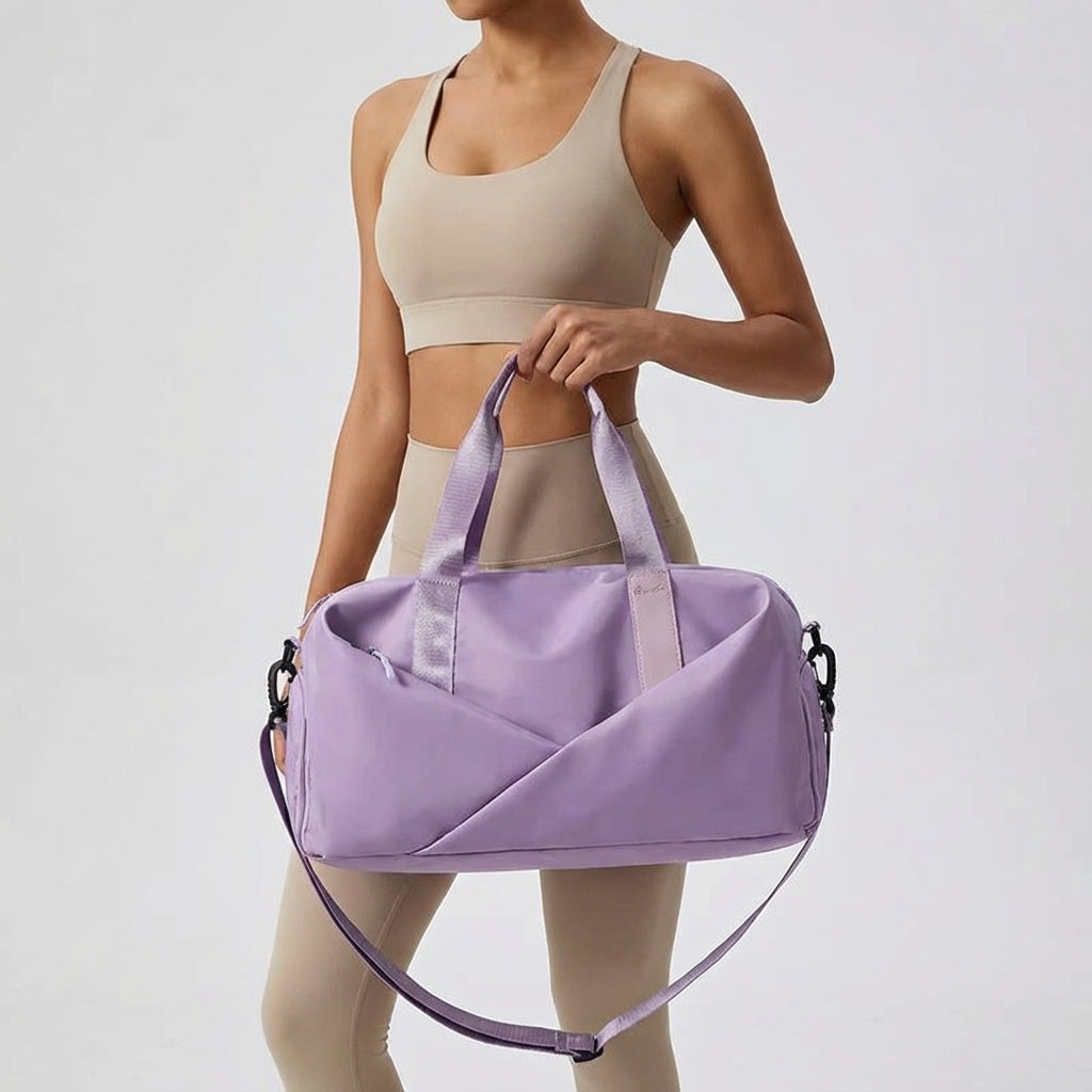 Stor unisex duffelbag för sport & weekendresor. Rymlig design med många användningsområden.