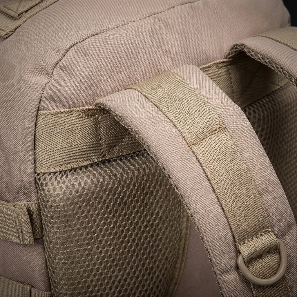 Lättviktig & organiserad NomadLite 30L unisex ryggsäck. Handbagagestorlek för flyg & korta resor.