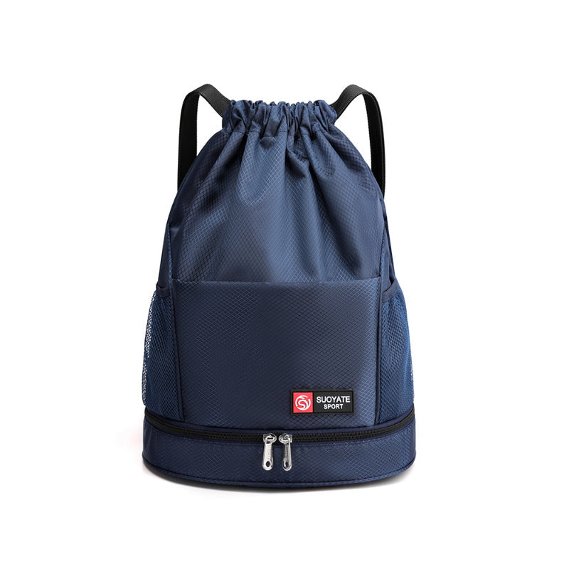 "Unisex Oxford ryggsäck i svart oxford-tyg, hög kapacitet, dragsko och justerbara remmar, sedd framifrån."