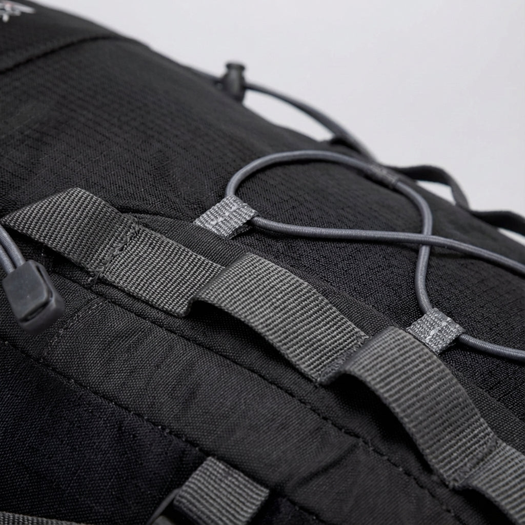 Packnova unisex friluftsryggsäck med smart organisering, perfekt för mångsidig packning och äventyr.