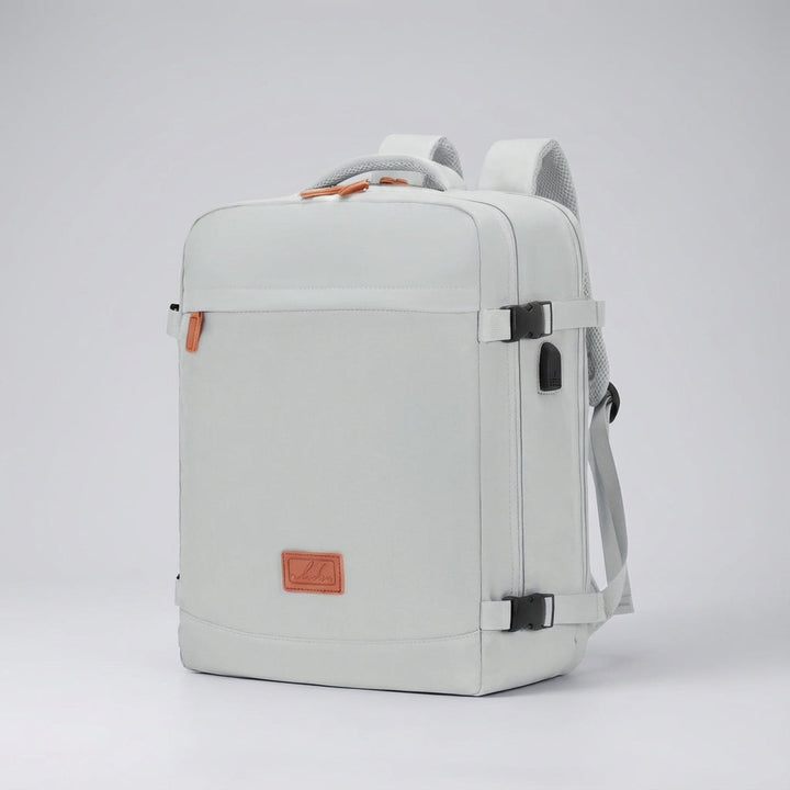 Reseryggsäck LiteHaul med smarta fack och integrerat laptopfack för en organiserad packning.