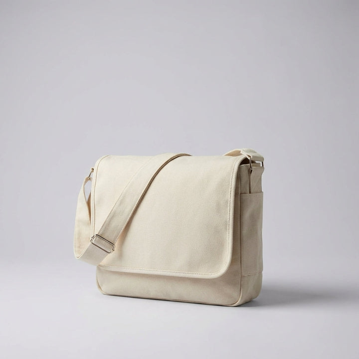 Slitstark unisex canvas axelväska, perfekt som vardags- eller studentväska. Robust design för daglig användning.