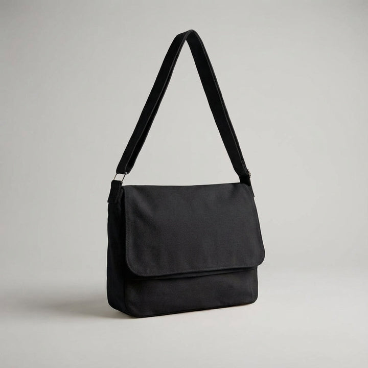 Praktisk unisex canvas skulderväska för alla tillfällen. En hållbar vardagsväska med bekväm passform.