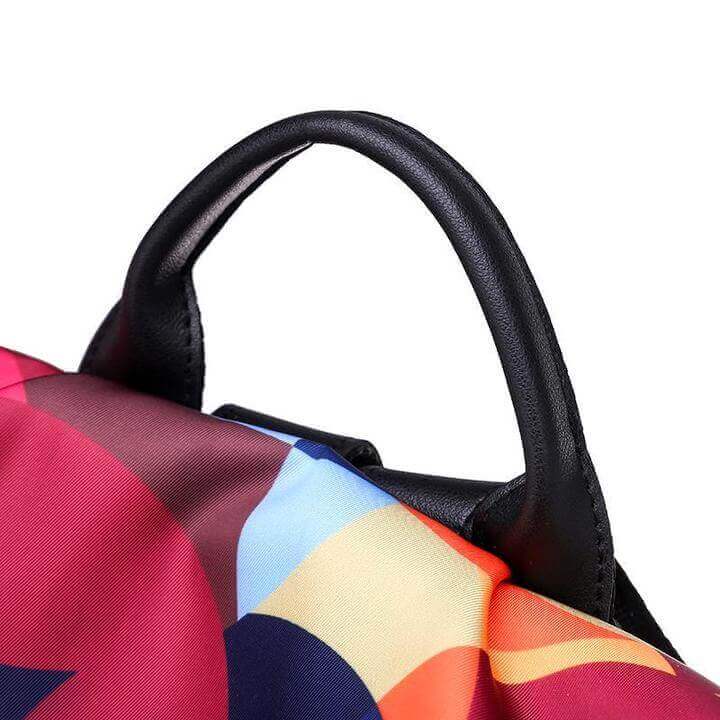 Praktisk resväska/ryggsäck för unisex. Vattentålig och stöldskyddad design, redo för äventyr och resor.
