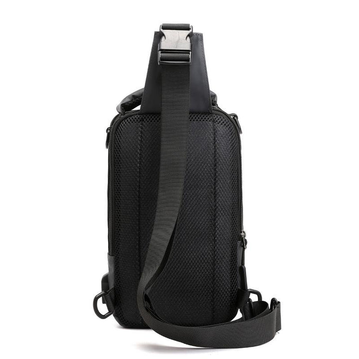 Unisex ryggsäck i oxfordduk med USB-laddningsport och flera fickor, ergonomisk design, vattentät, stilren i svart.