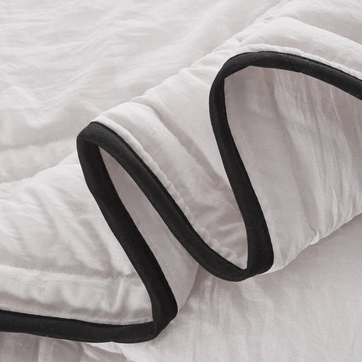 Unisex sommartäcke i polyester, flera färger; mjukt och ventilerande för optimal komfort under sommarhalvåret.