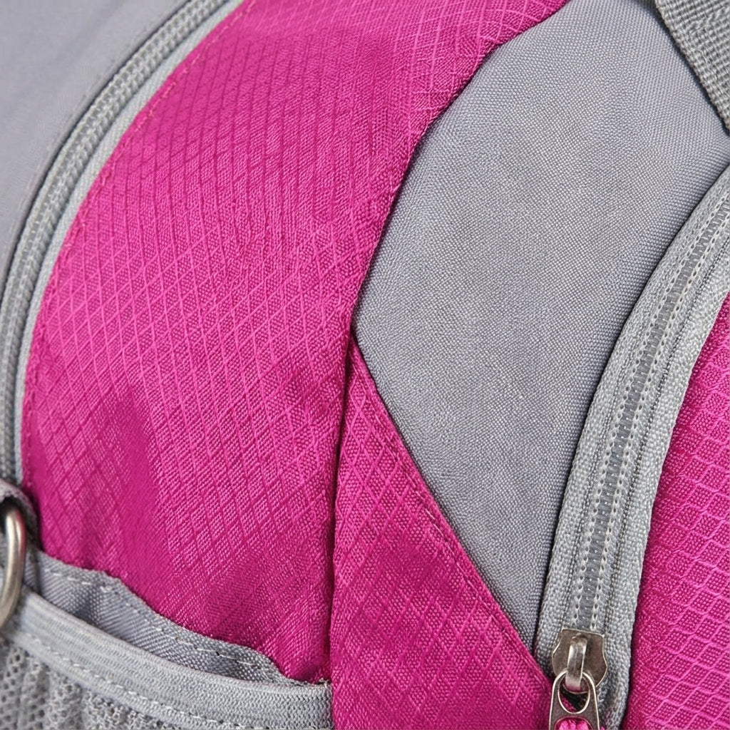 Praktisk weekendväska/resväska för korta resor, unisex design med organiserade fack för bagage.