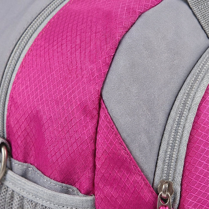 Praktisk weekendväska/resväska för korta resor, unisex design med organiserade fack för bagage.