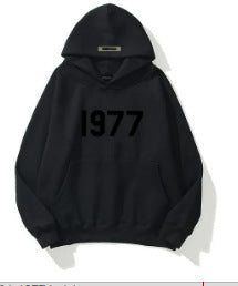 Trendig retro hoodie med raglanärmar för herr och dam. 1977-trycket ger en cool vintage-look.