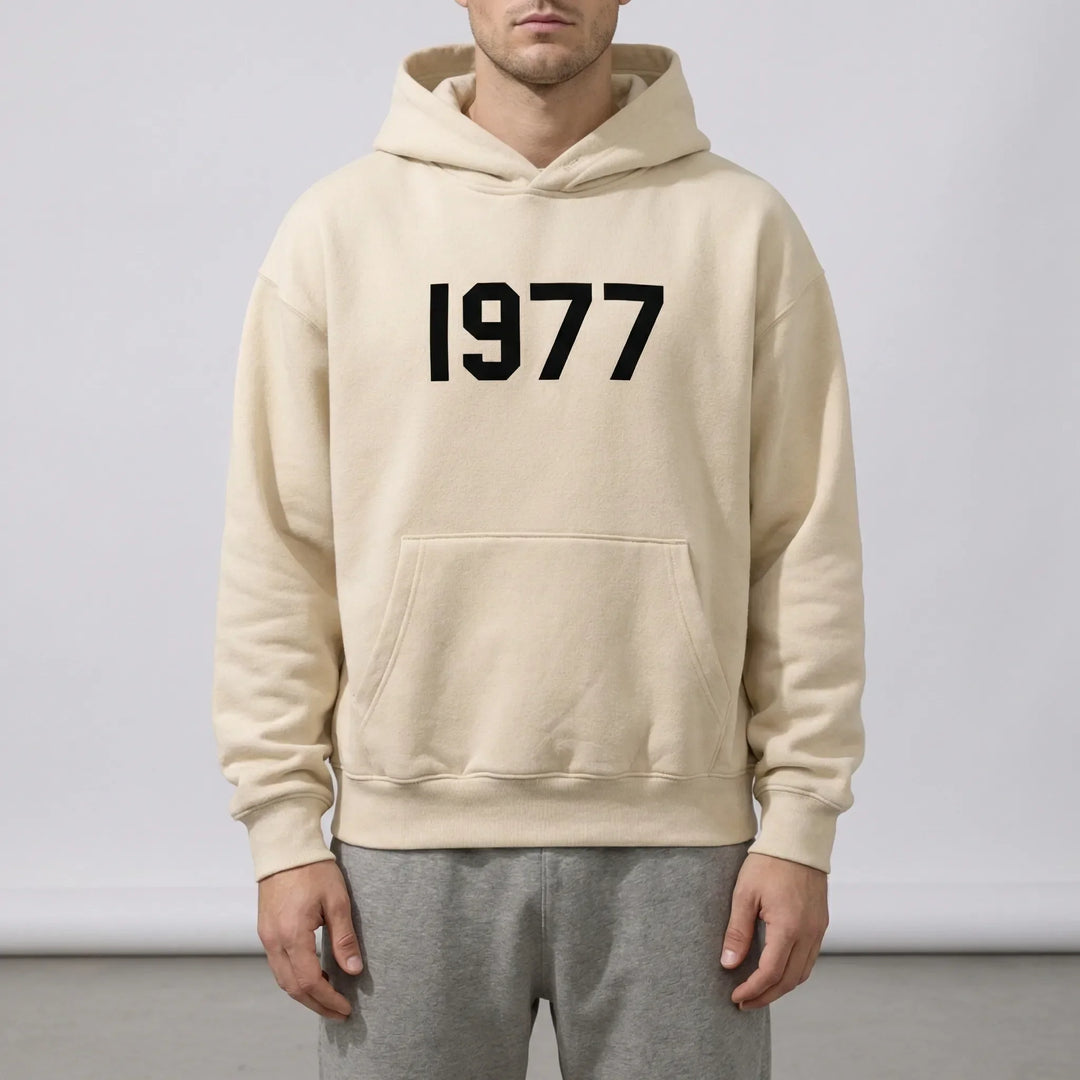 Bekväm unisex luvtröja med raglanärmar. Snyggt 1977-tryck ger en retrokänsla.