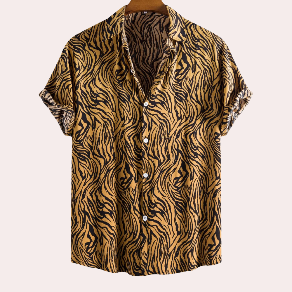 Unisex tigerprint sommarskjorta med stilren knäppning. Trendig kortärmad skjorta för avslappnade dagar.