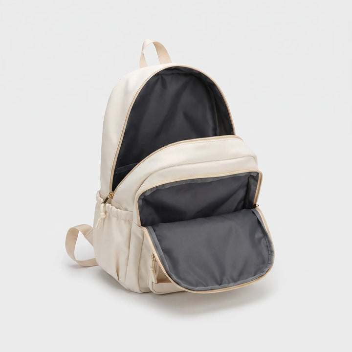 Öppen vardagsryggsäck som visar smart organisering. Unisex skolväska, rymlig pendlarväska i kawaii-stil.