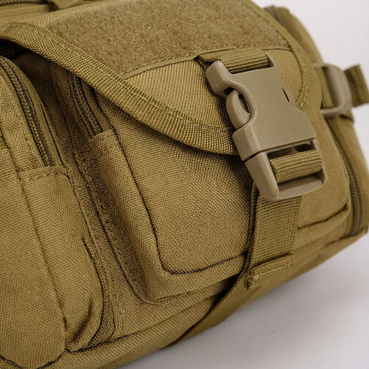Rymlig vattentät organiseringsväska, bärbar som midjeväska eller crossbody. Idealisk för friluftsliv och förvaring.