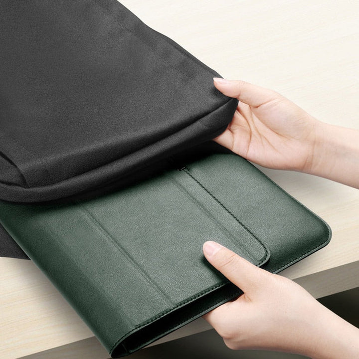 Ergonomiskt laptopfodral med ställfunktion och handledsstöd. Vattentät design för ultimat skydd.