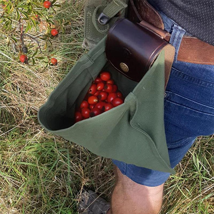 "Unisex vintage läder och canvas foraging påse med stilren design, rymlig, bärbar med bältesögla, brun färg."
