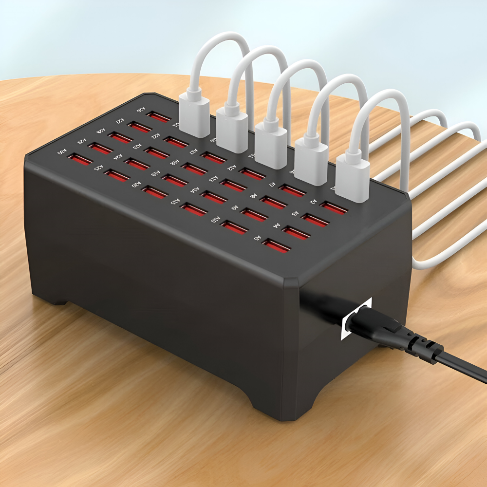 Praktisk resetillbehör: universell USB-laddstation med många portar för smidig laddning på resan.