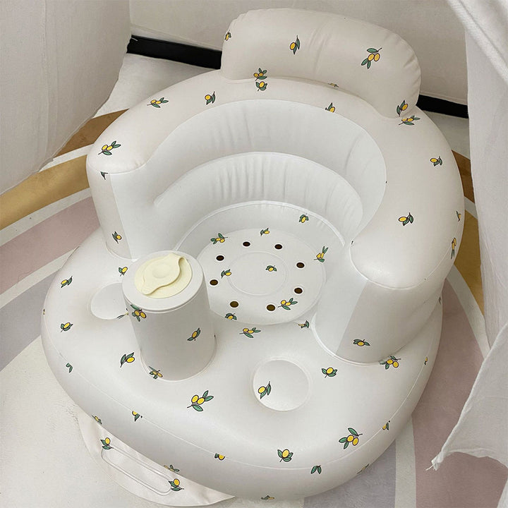 Uppblåsbar babysits med ergonomiskt ryggstöd, i pastellfärger, för barn 3-48 månader, ideal för trygg sittkomfort.