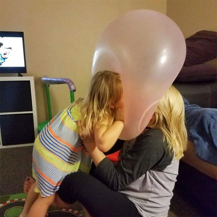 Förpackning med uppblåsbar bubbelboll och tillbehör för utomhusbruk