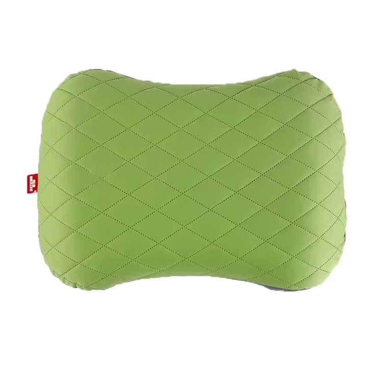Flygkudde med ergonomisk design som avlastar nacken på resande fot