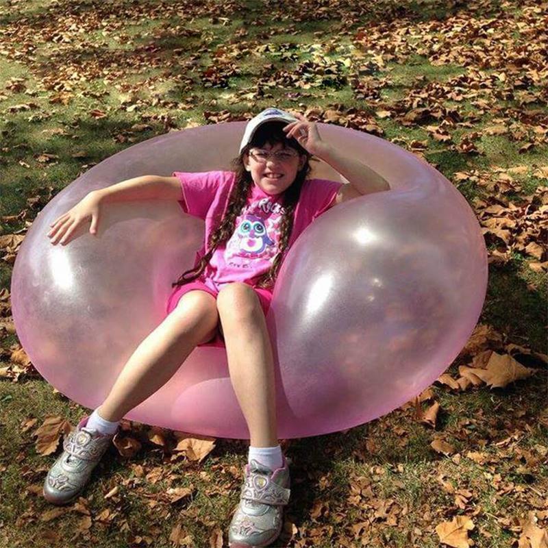 "Uppblåsbar rivsäker bubbelboll, rosa, grön och ljusblå, perfekt för barnlek utomhus, storlekar S till XL."