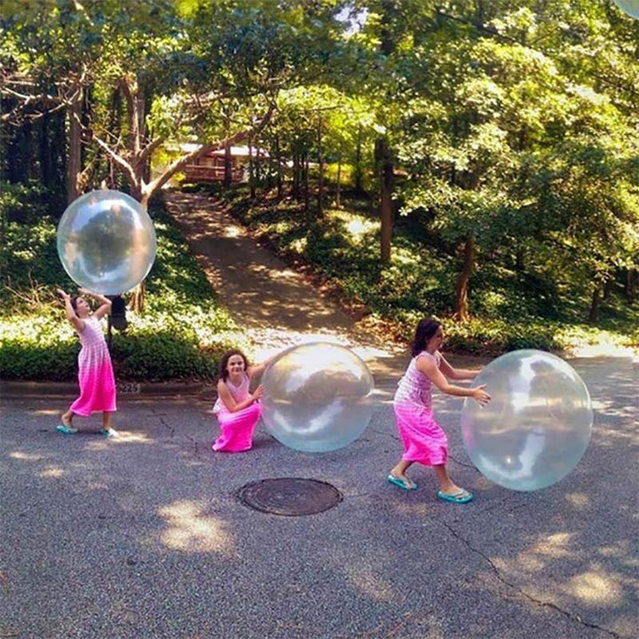 "Uppblåsbar rivsäker bubbelboll, rosa, grön och ljusblå, perfekt för barnlek utomhus, storlekar S till XL."