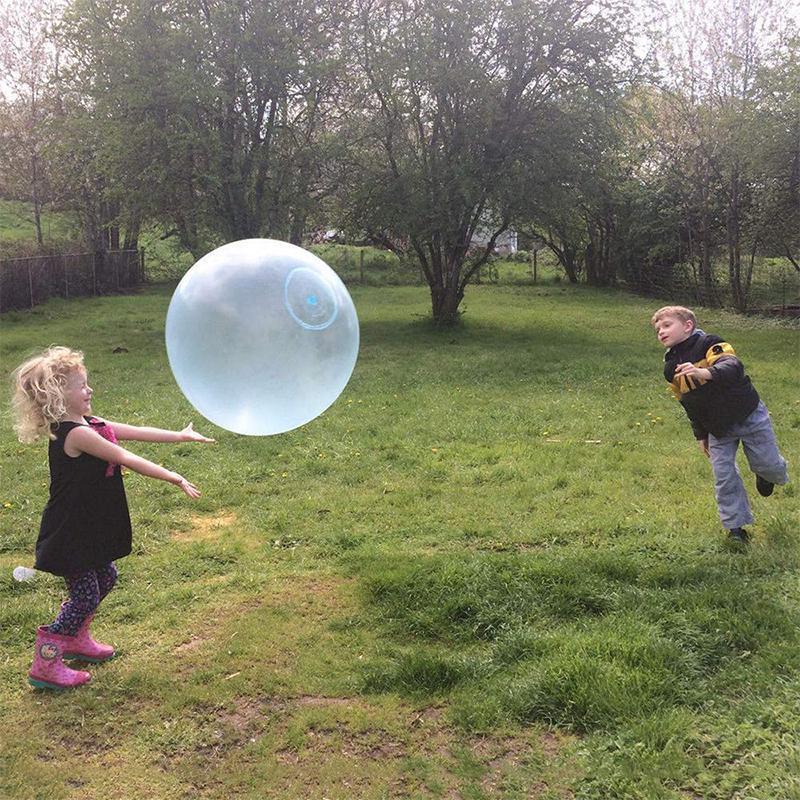 "Uppblåsbar rivsäker bubbelboll, rosa, grön och ljusblå, perfekt för barnlek utomhus, storlekar S till XL."