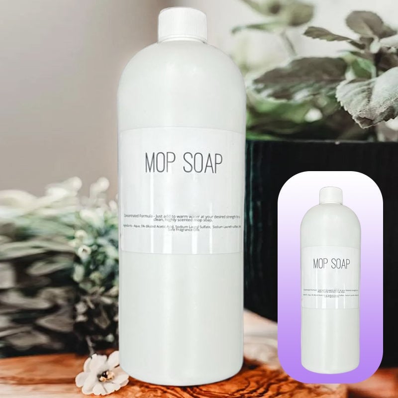 Väldoftande mopp-tvål i flaska, blommig och citrusdoft, för effektiv golvrengöring. Miljövänlig design, 750 ml.