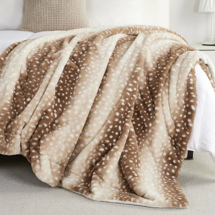 Mysig vändbar pläd i fuskpäls med elegant hjortmönster för hemtextil
