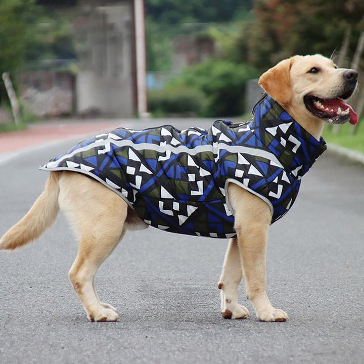 Vändbar vattentät vinterjacka för hund med reflex, fleece och polyester, säker och stilren för kalla dagar.