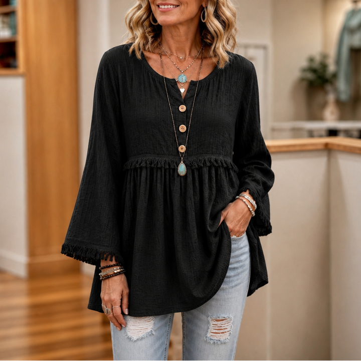 Moderne damtopp i boho-stil med fransar och knäppning upptill