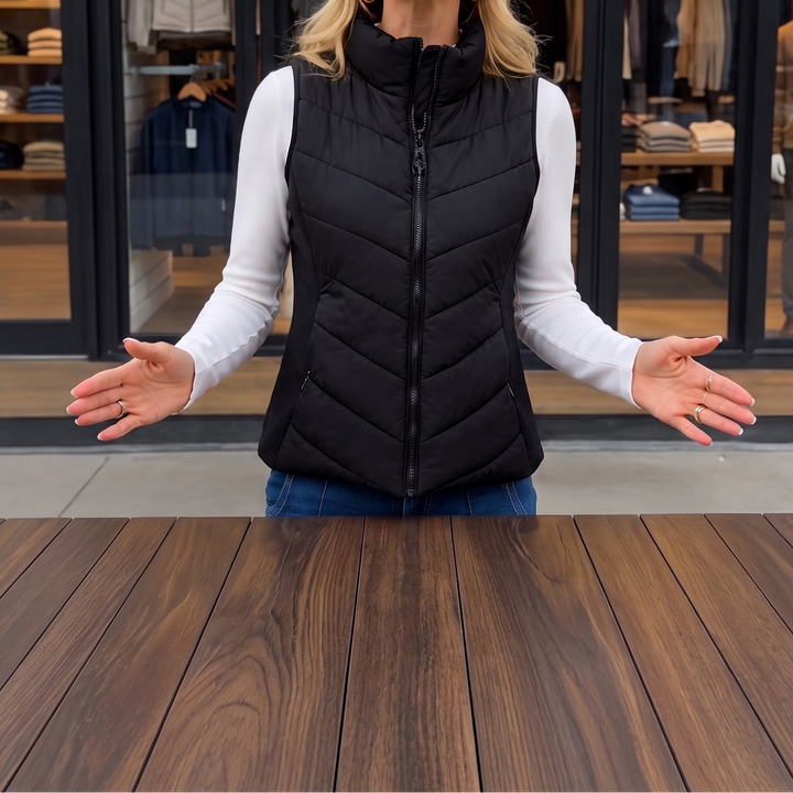 Trendig vardagsväst för damer med fokus på komfort och minimalistisk design