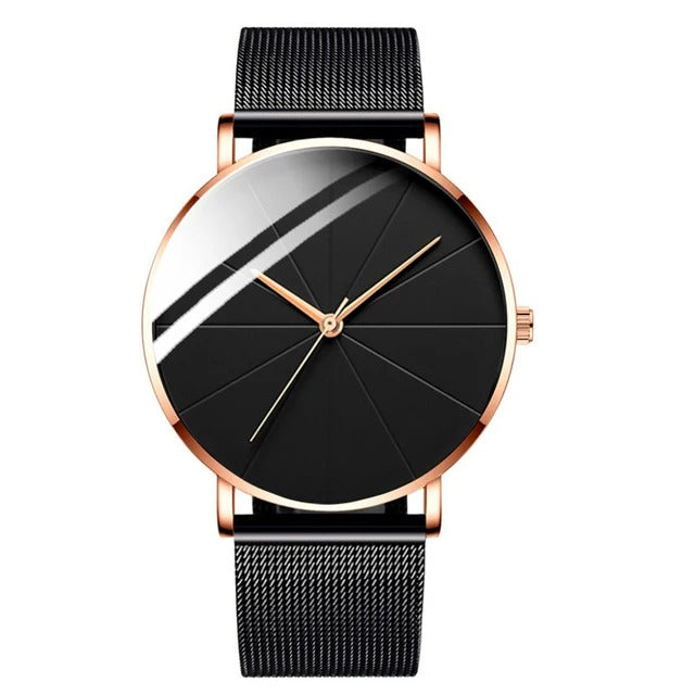 Närbild på Titan Elegance klockans urtavla och armband