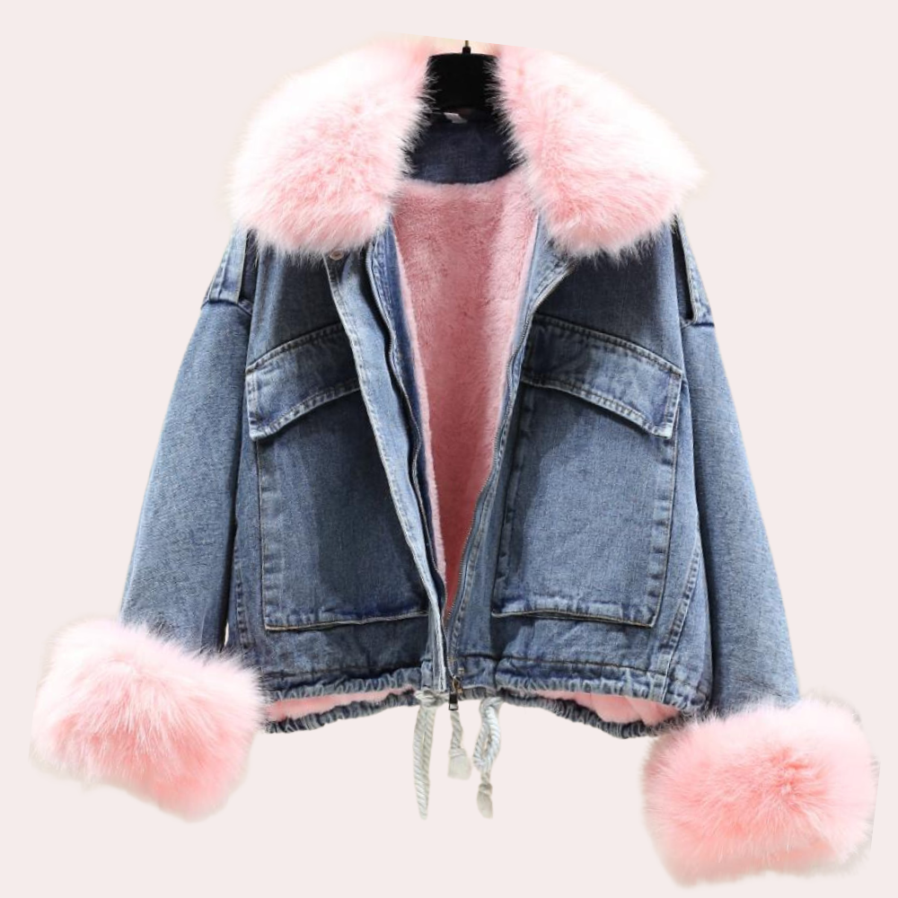 Modeinriktad dam vinterjacka i denim. Varm och bekväm jacka med tidlös stil, idealisk för höst och vinter.