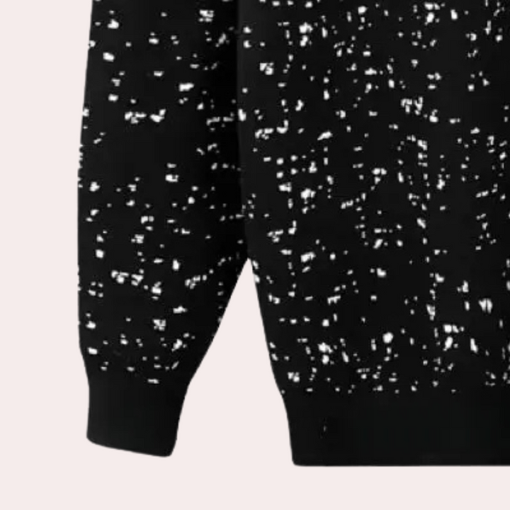 Mjuk och varm stickad herrtröja. En stilren pullover för kalla höst- och vinterdagar.