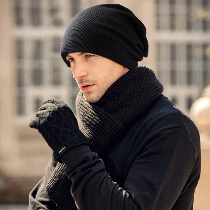 Varm unisex höstvintermössa i mjuk, vindtät fleece, kupoltopp, brättefri, svart färg, perfekt för höst och vinter.