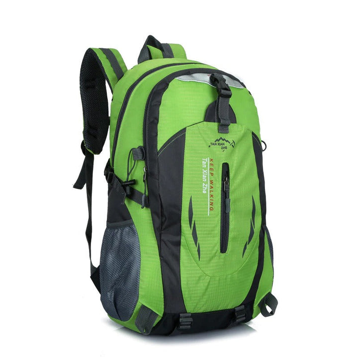 Rymlig 50L ryggsäck 'Sean', vattenavvisande och designad för komfort under camping och äventyr.