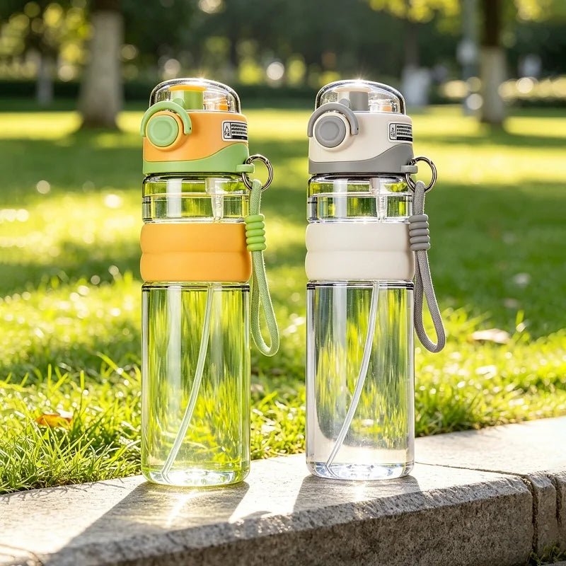 Genomskinlig sportflaska 800 ml med praktisk sprayfunktion bakifrån