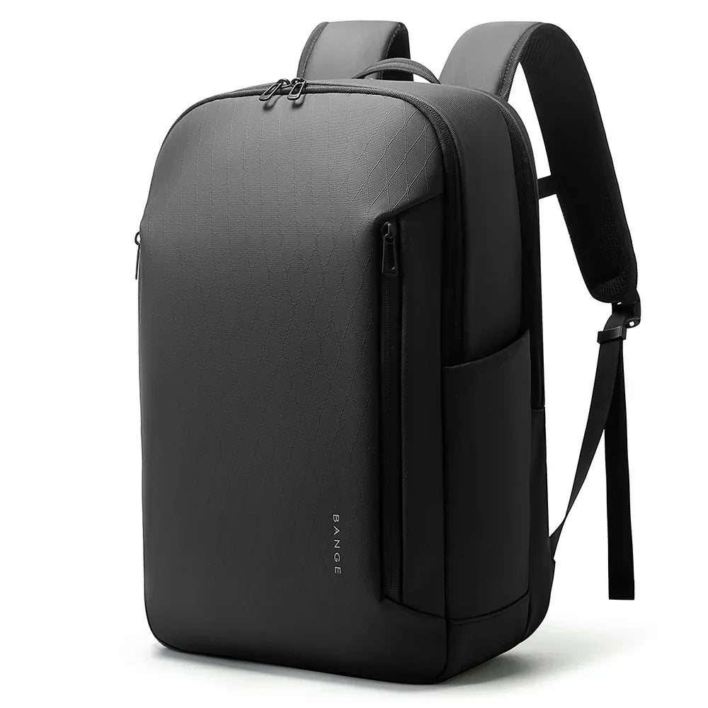 Praktisk reseryggsäck med laptopfack. Vattentålig, hållbar och perfekt för affärsresor och daglig pendling.