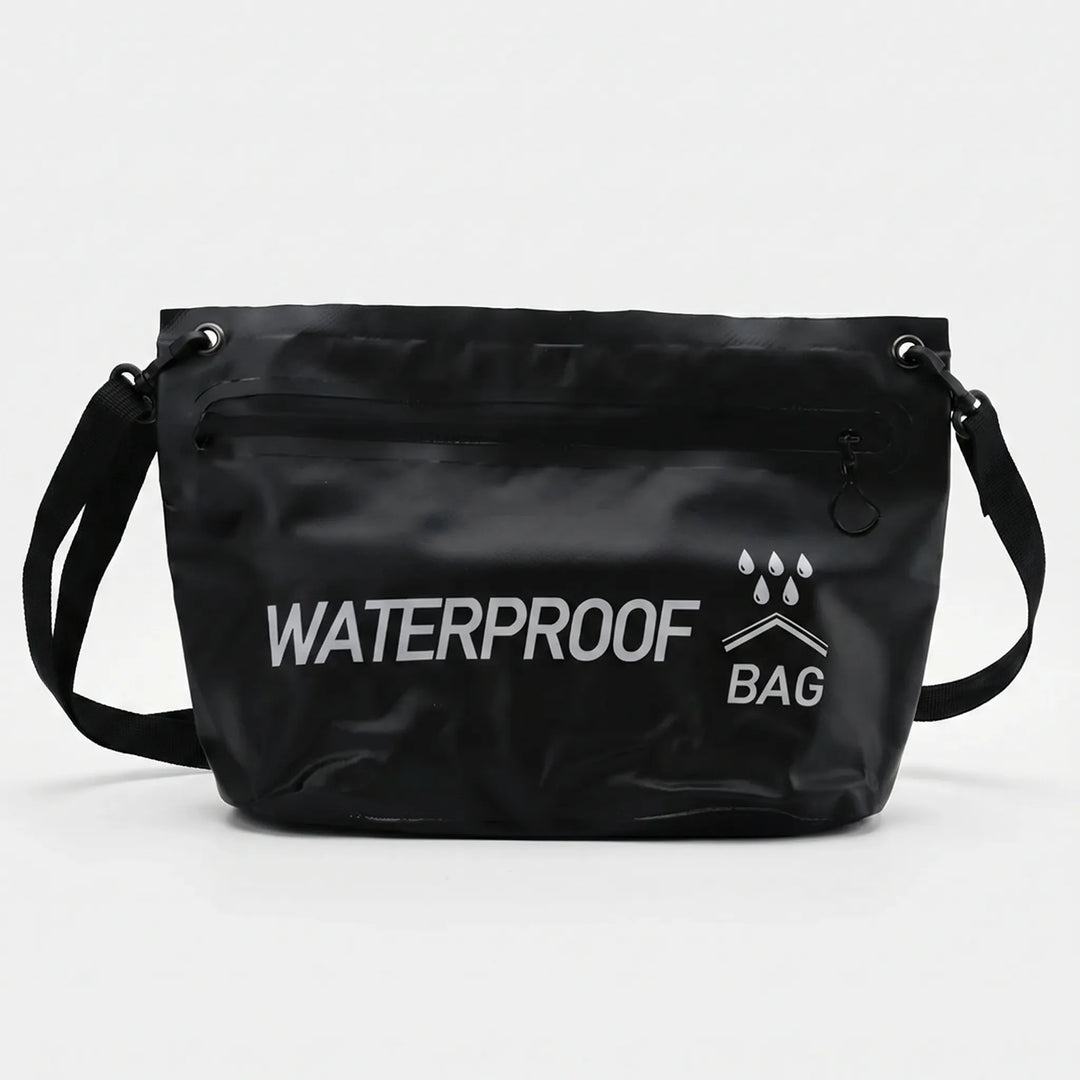Slitstark torrväska med crossbody-funktion, perfekt för vandring, paddling och andra vattensporter.