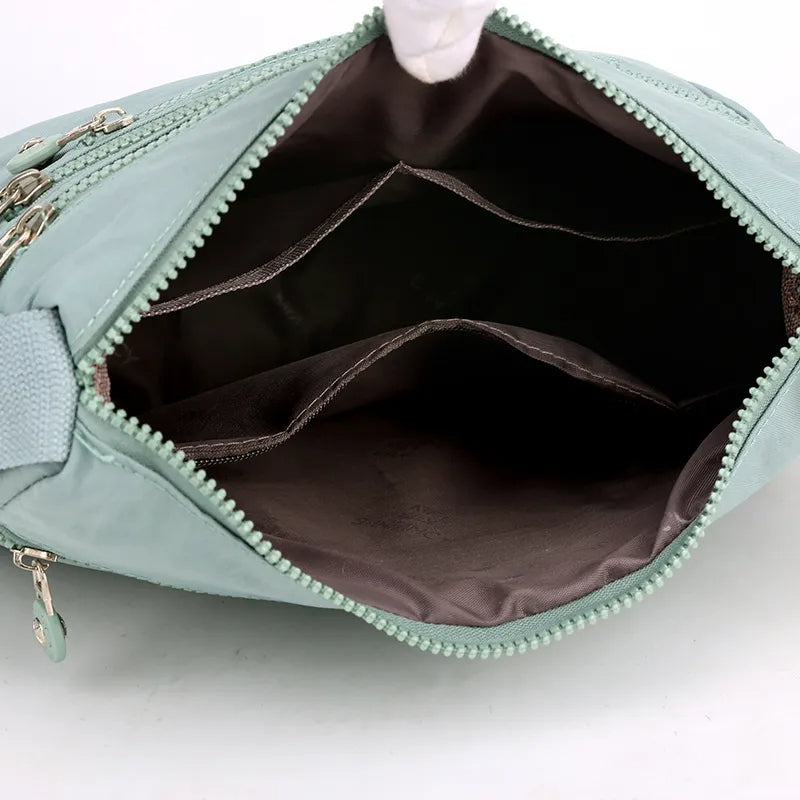 Mångsidig vattentät dam messengerbag, kan användas som axelremsväska eller crossbody.