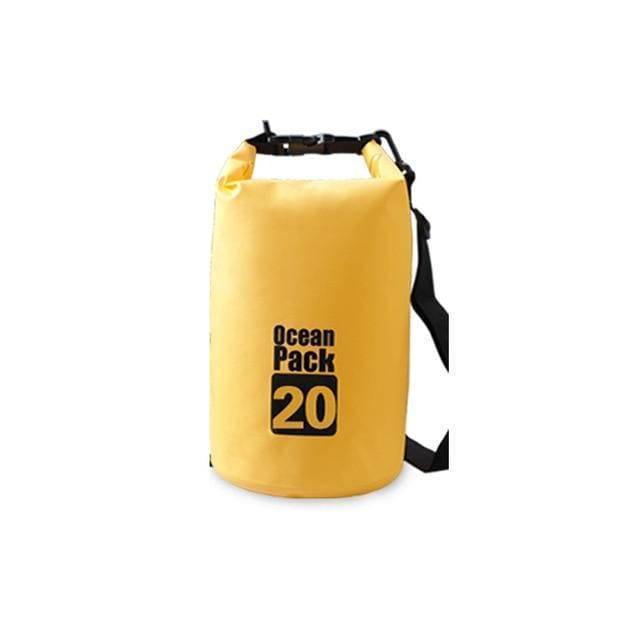 Rymlig dry bag för kläder och värdesaker på sjön