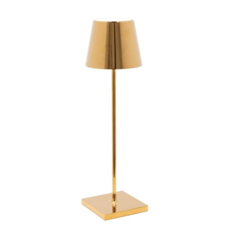 Stämningsbelysning med LED-lampa placerad på ett nattduksbord i sovrummet
