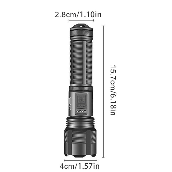 "Vattentät militär ficklampa, aluminium, 5 lägen, 12 000 lumens, svart design, robust och kompakt för extrema äventyr."