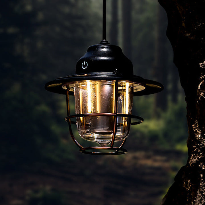 "Vattentät retro LED campinglykta med metallchassi och bekvämt bärhandtag, perfekt för utomhus och dekor."