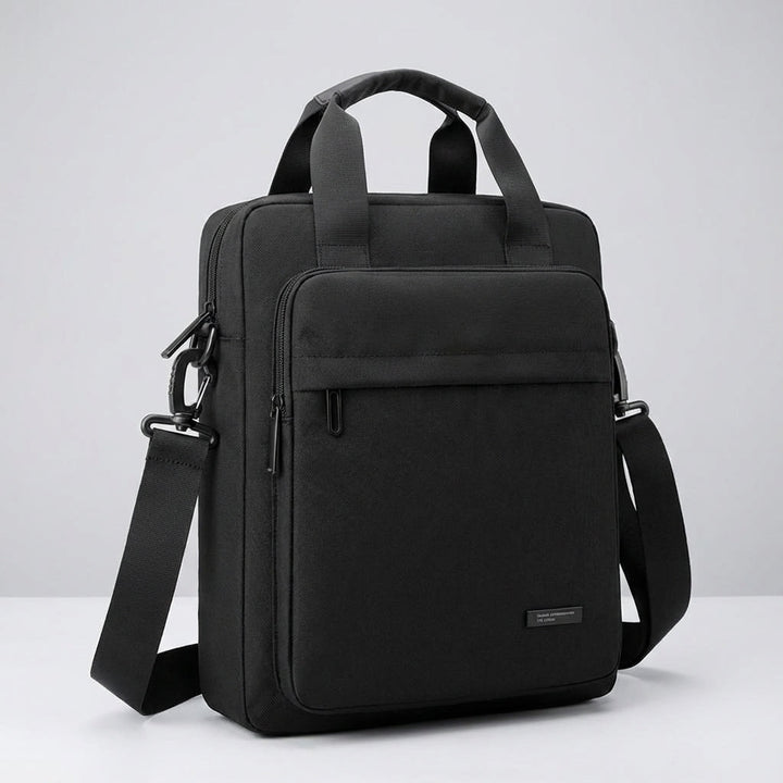 Elegant svart unisex affärsväska, slimmad arbetsväska i vattentät nylon för laptop och resor, med bra organisation.